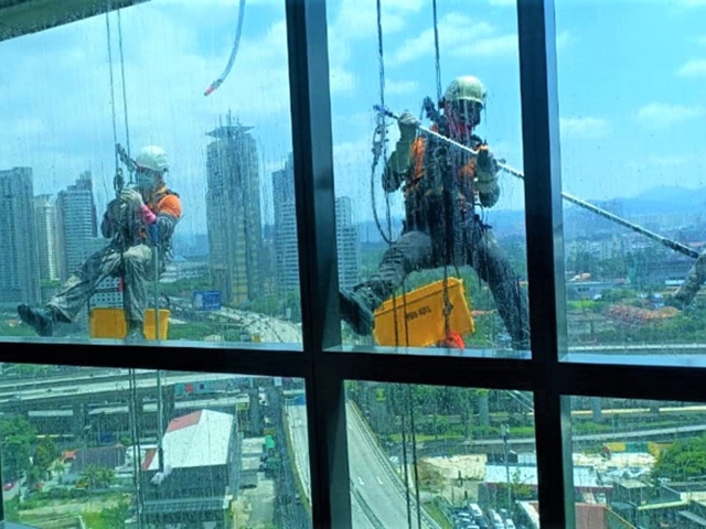 Industrial Rope Access, Abseiling Works, Rope Access Malaysia